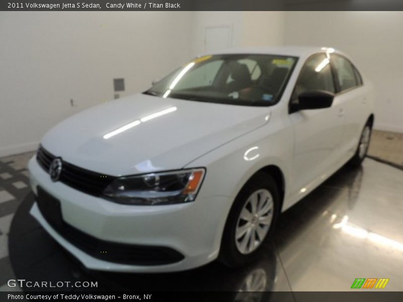 Candy White / Titan Black 2011 Volkswagen Jetta S Sedan