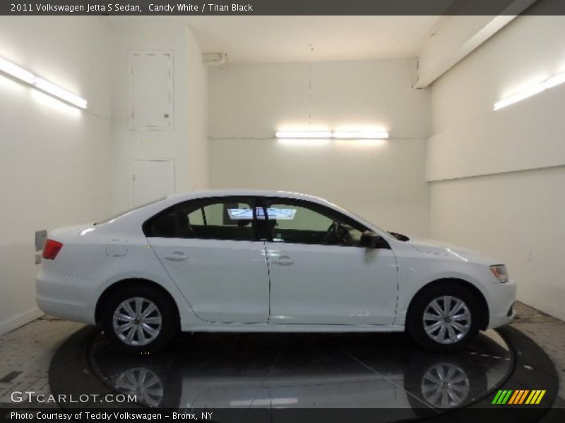Candy White / Titan Black 2011 Volkswagen Jetta S Sedan
