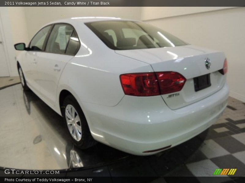 Candy White / Titan Black 2011 Volkswagen Jetta S Sedan