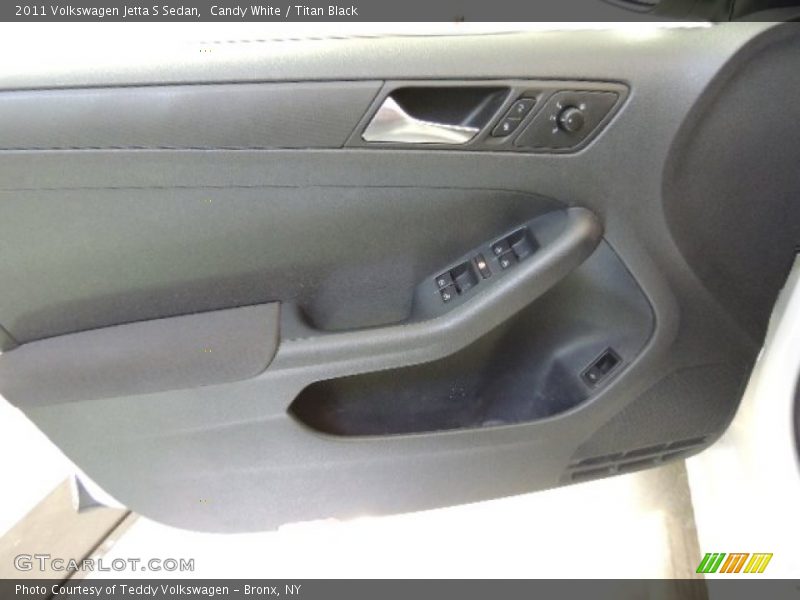 Candy White / Titan Black 2011 Volkswagen Jetta S Sedan