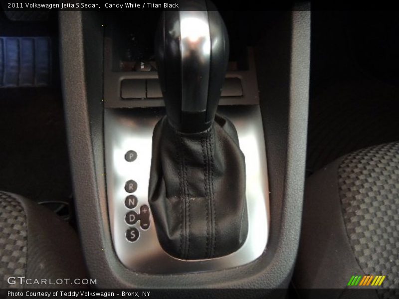 Candy White / Titan Black 2011 Volkswagen Jetta S Sedan