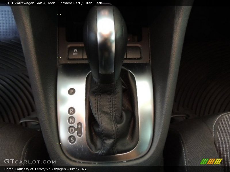 Tornado Red / Titan Black 2011 Volkswagen Golf 4 Door