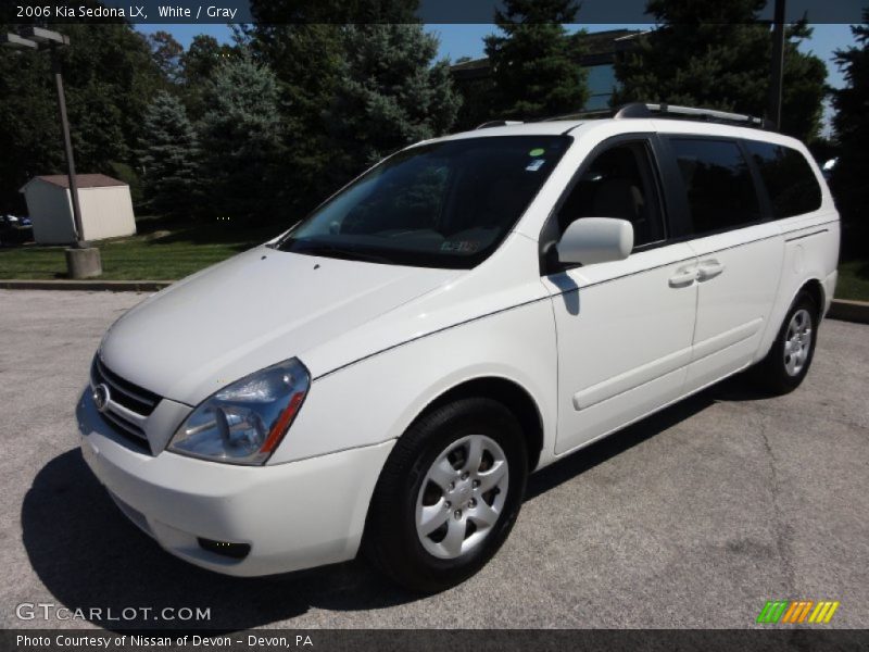 White / Gray 2006 Kia Sedona LX