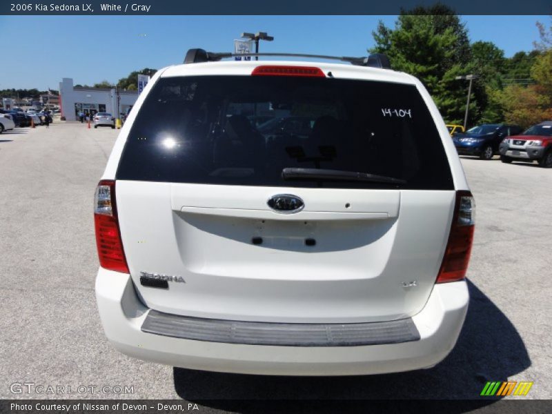 White / Gray 2006 Kia Sedona LX