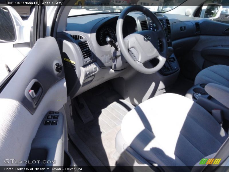White / Gray 2006 Kia Sedona LX