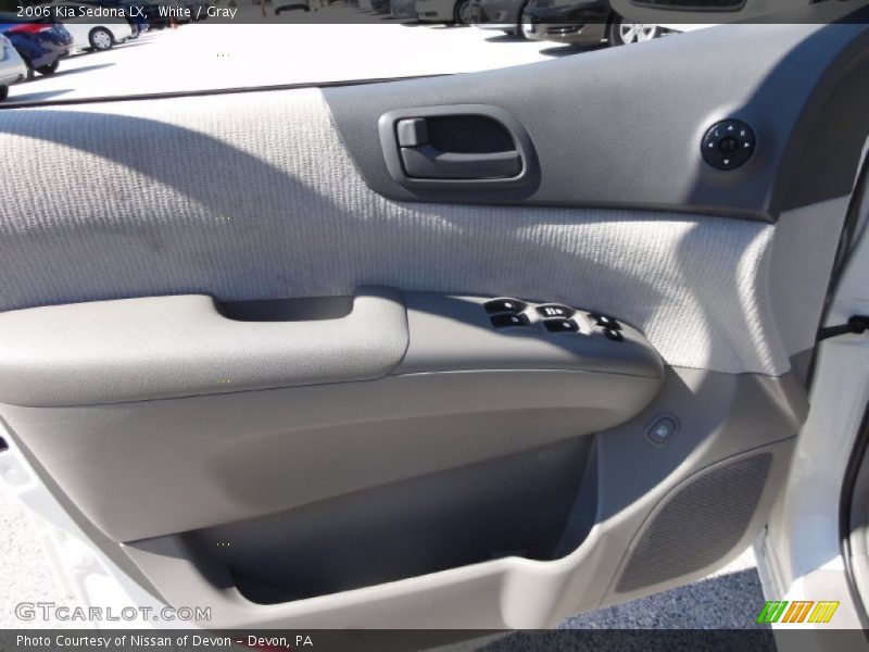 White / Gray 2006 Kia Sedona LX