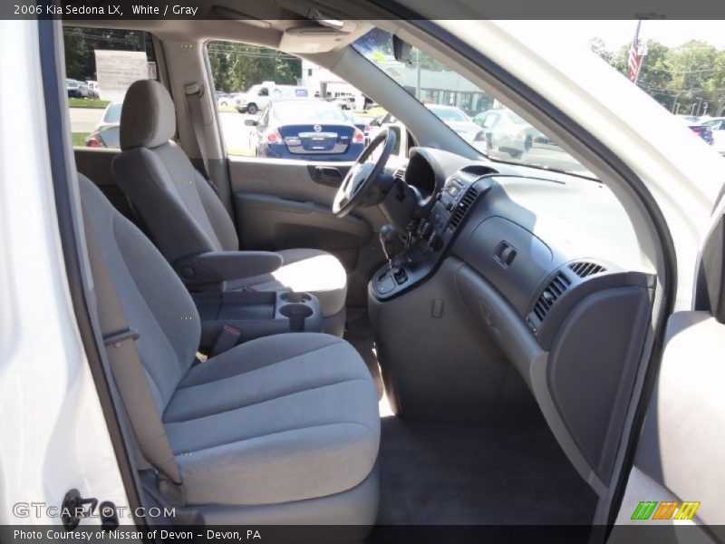 White / Gray 2006 Kia Sedona LX
