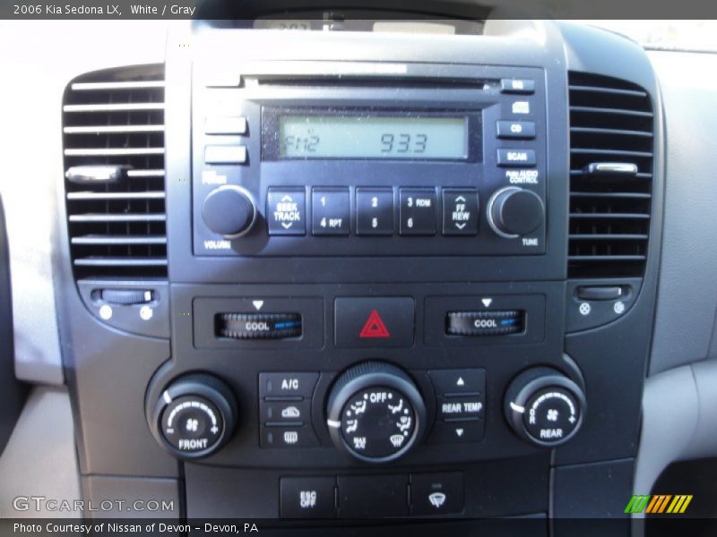 White / Gray 2006 Kia Sedona LX