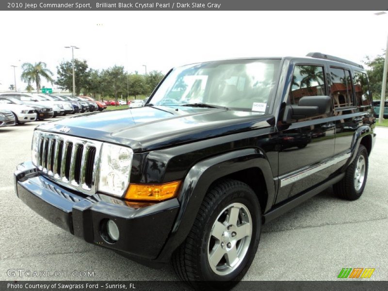 Front 3/4 View of 2010 Commander Sport