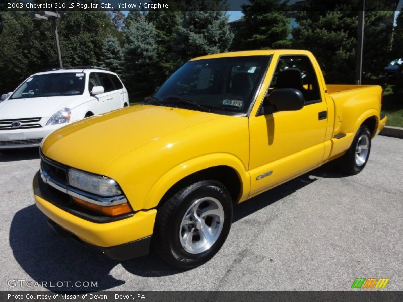 Front 3/4 View of 2003 S10 LS Regular Cab