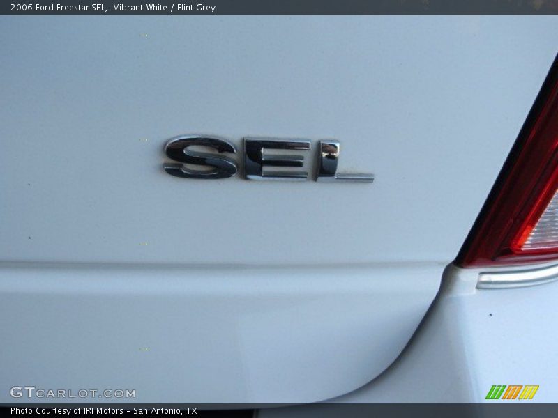 Vibrant White / Flint Grey 2006 Ford Freestar SEL