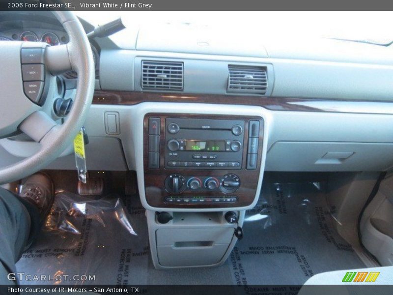 Vibrant White / Flint Grey 2006 Ford Freestar SEL