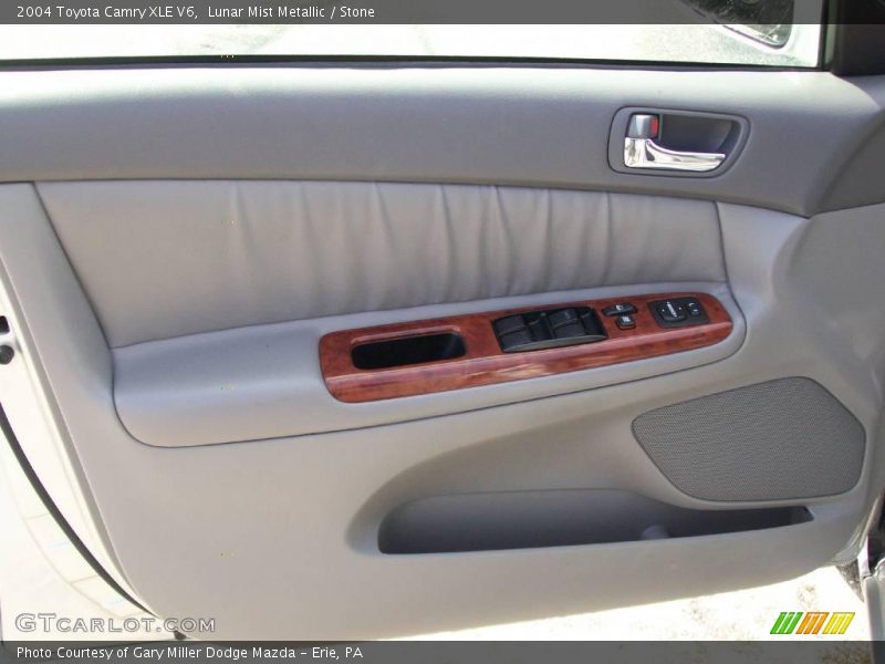 Lunar Mist Metallic / Stone 2004 Toyota Camry XLE V6