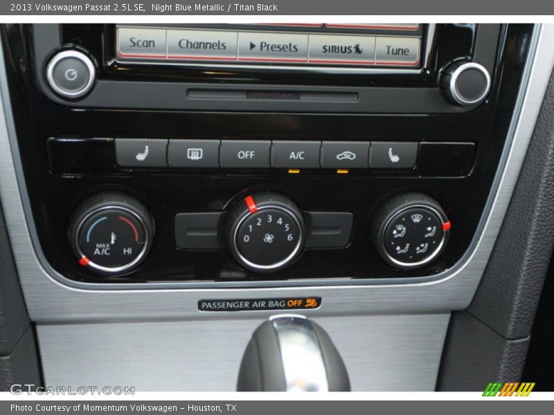 Night Blue Metallic / Titan Black 2013 Volkswagen Passat 2.5L SE