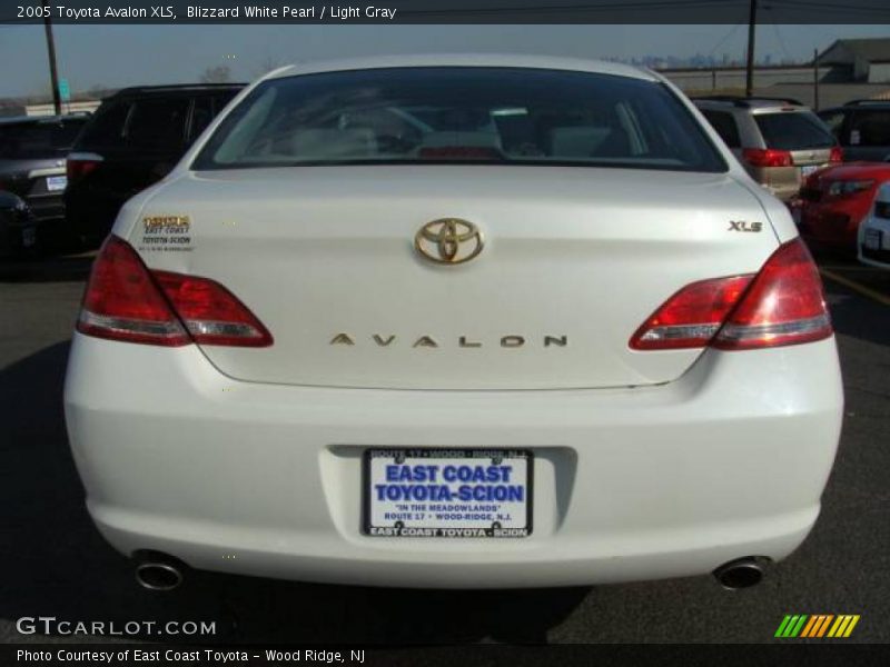 Blizzard White Pearl / Light Gray 2005 Toyota Avalon XLS