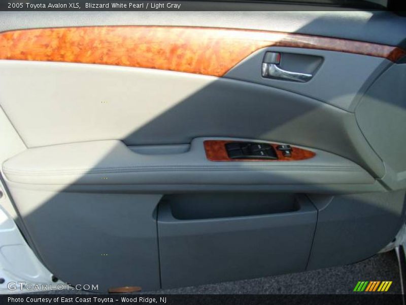 Blizzard White Pearl / Light Gray 2005 Toyota Avalon XLS