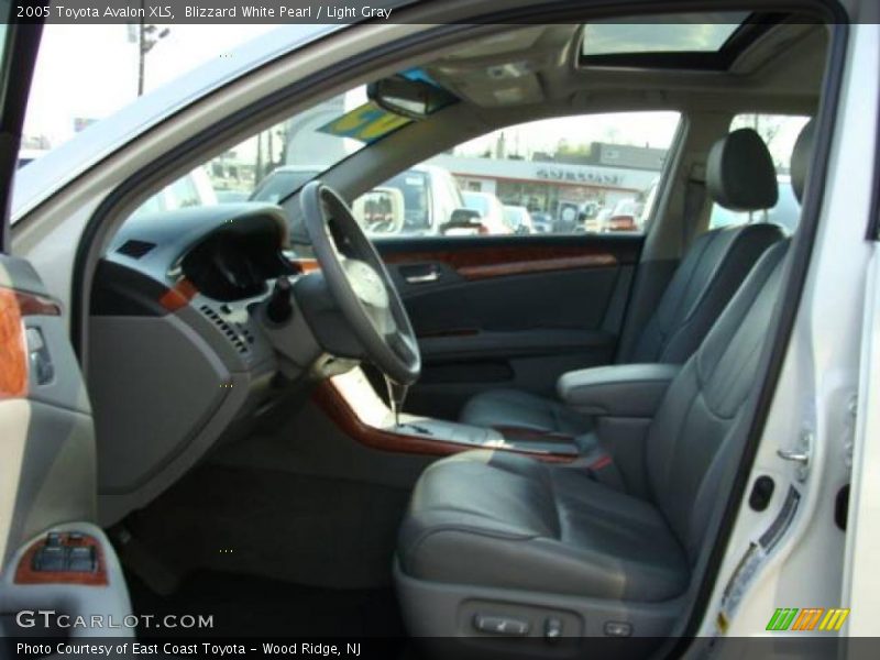 Blizzard White Pearl / Light Gray 2005 Toyota Avalon XLS