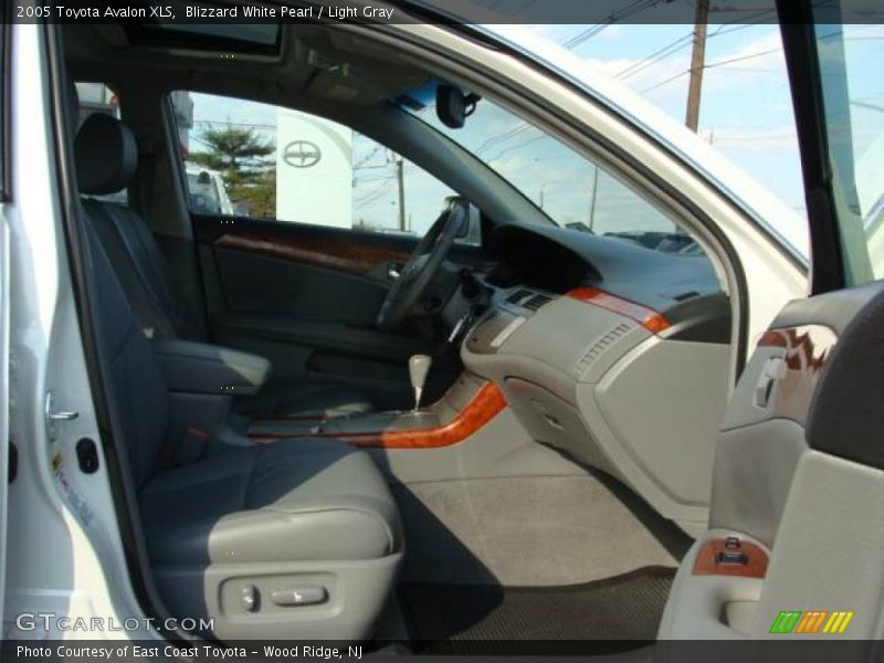 Blizzard White Pearl / Light Gray 2005 Toyota Avalon XLS