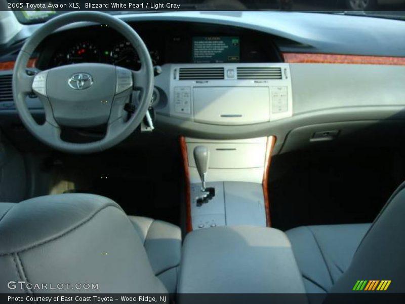 Blizzard White Pearl / Light Gray 2005 Toyota Avalon XLS