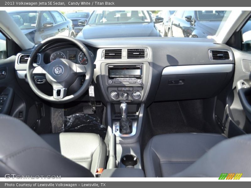 Candy White / Titan Black 2013 Volkswagen Jetta SE Sedan