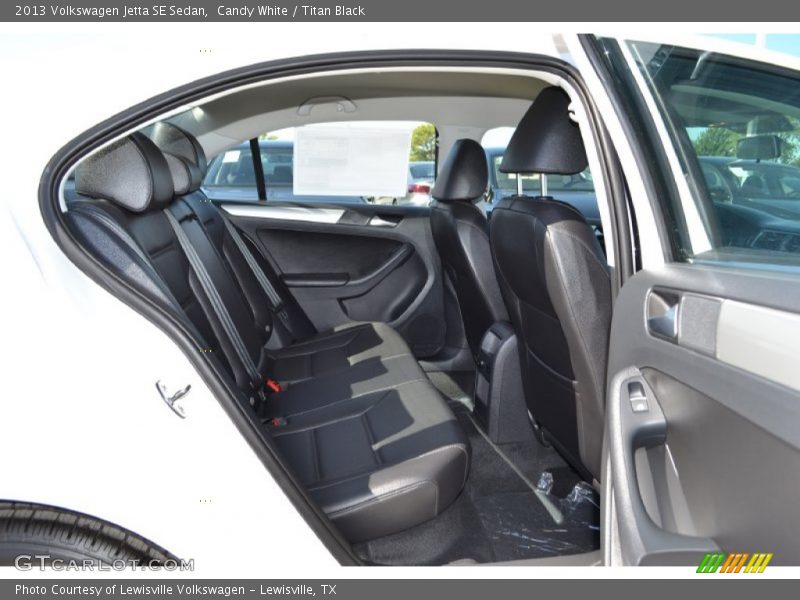 Candy White / Titan Black 2013 Volkswagen Jetta SE Sedan