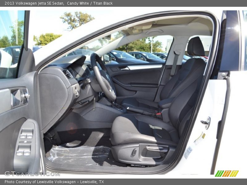 Candy White / Titan Black 2013 Volkswagen Jetta SE Sedan