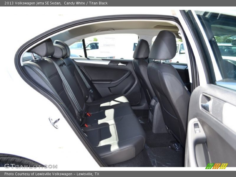 Candy White / Titan Black 2013 Volkswagen Jetta SE Sedan