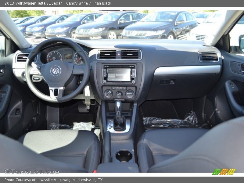 Candy White / Titan Black 2013 Volkswagen Jetta SE Sedan