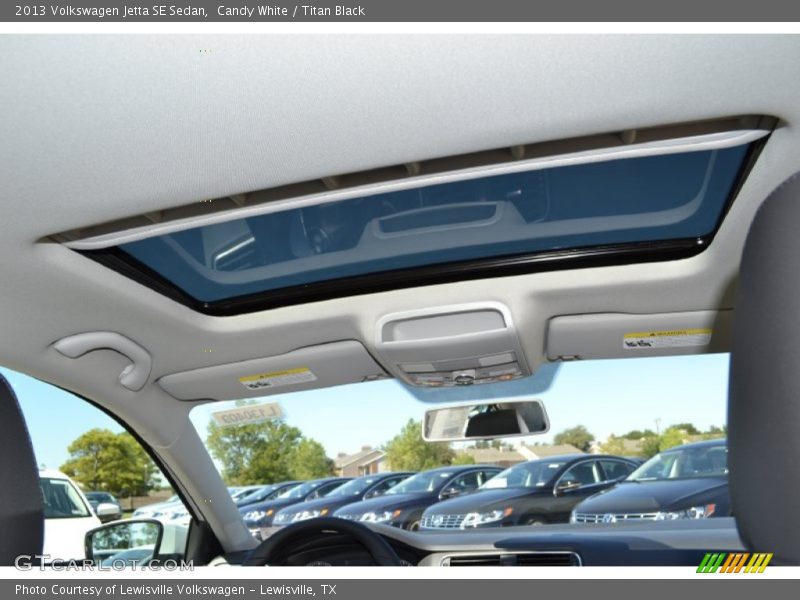 Candy White / Titan Black 2013 Volkswagen Jetta SE Sedan