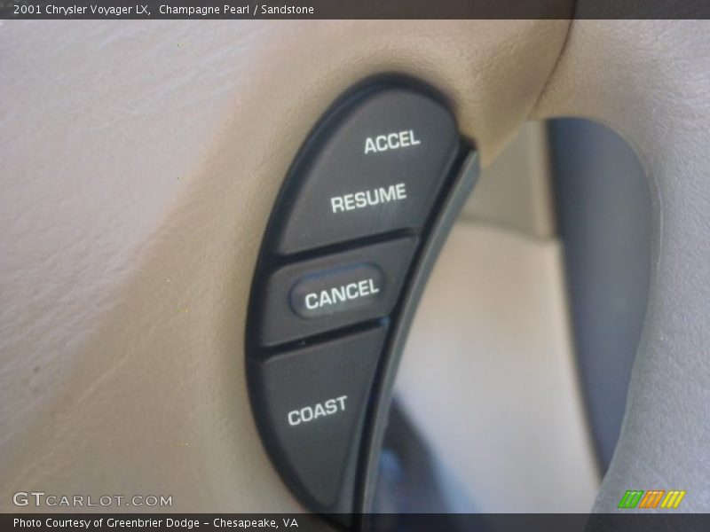Champagne Pearl / Sandstone 2001 Chrysler Voyager LX