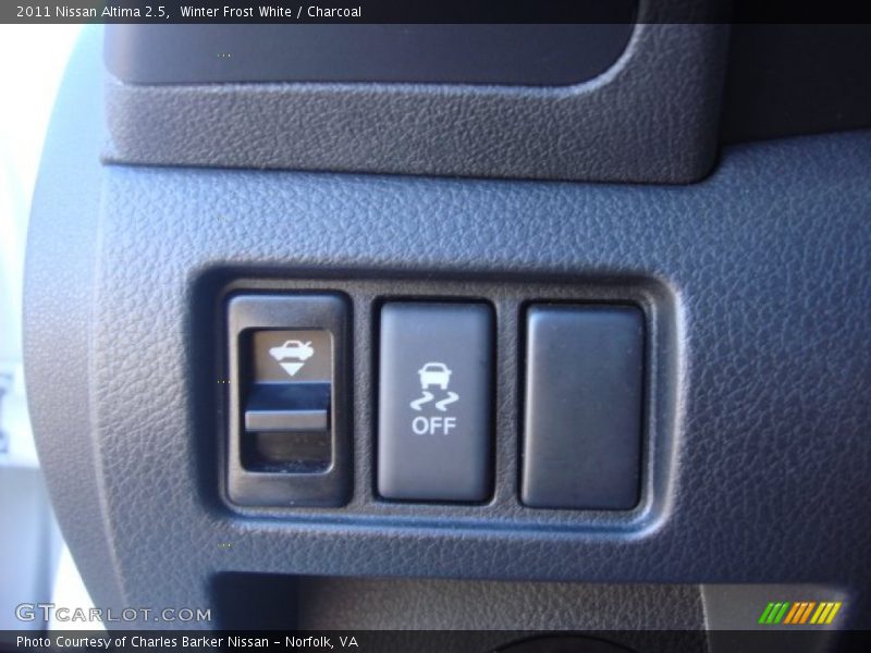 Winter Frost White / Charcoal 2011 Nissan Altima 2.5