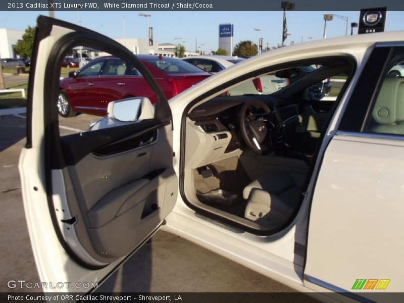 White Diamond Tricoat / Shale/Cocoa 2013 Cadillac XTS Luxury FWD