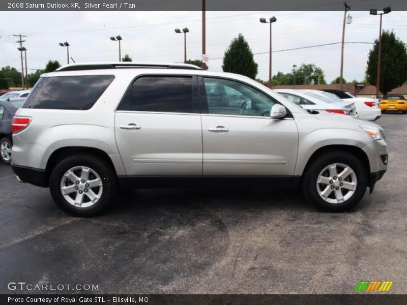 Silver Pearl / Tan 2008 Saturn Outlook XR