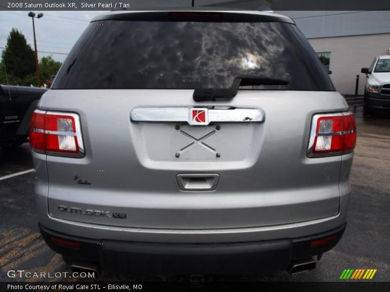 Silver Pearl / Tan 2008 Saturn Outlook XR