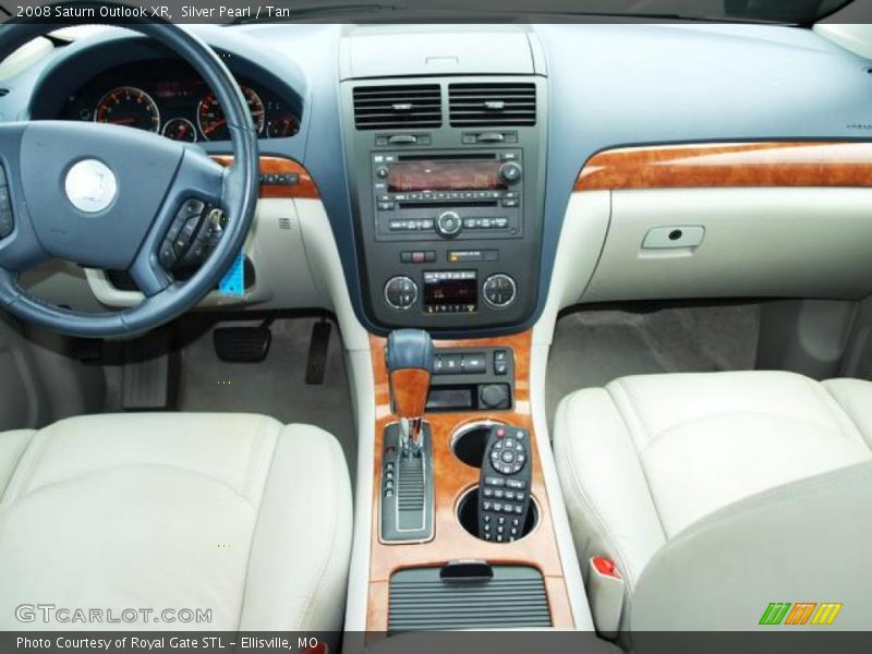 Silver Pearl / Tan 2008 Saturn Outlook XR