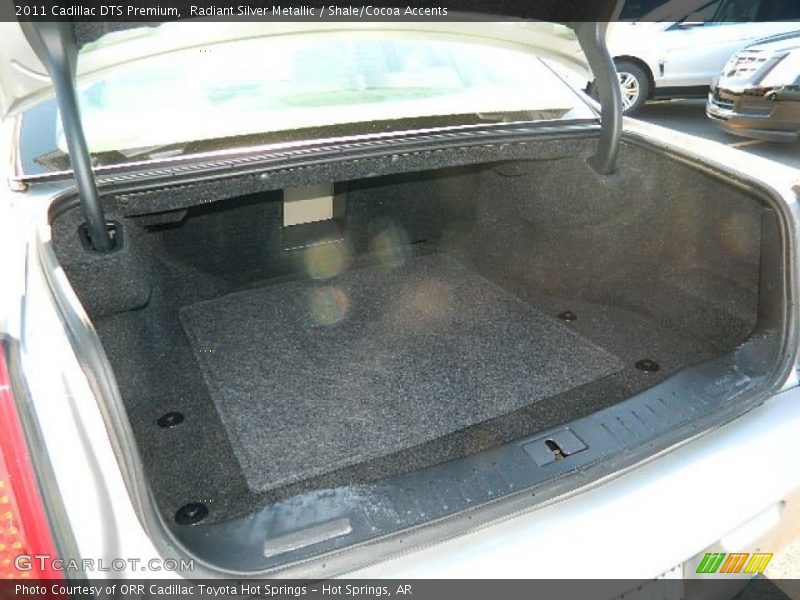 Radiant Silver Metallic / Shale/Cocoa Accents 2011 Cadillac DTS Premium