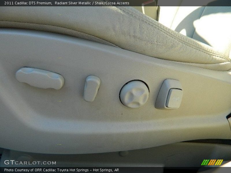 Radiant Silver Metallic / Shale/Cocoa Accents 2011 Cadillac DTS Premium
