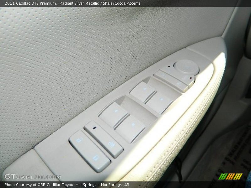 Radiant Silver Metallic / Shale/Cocoa Accents 2011 Cadillac DTS Premium