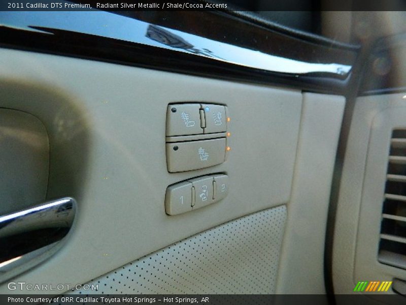 Radiant Silver Metallic / Shale/Cocoa Accents 2011 Cadillac DTS Premium