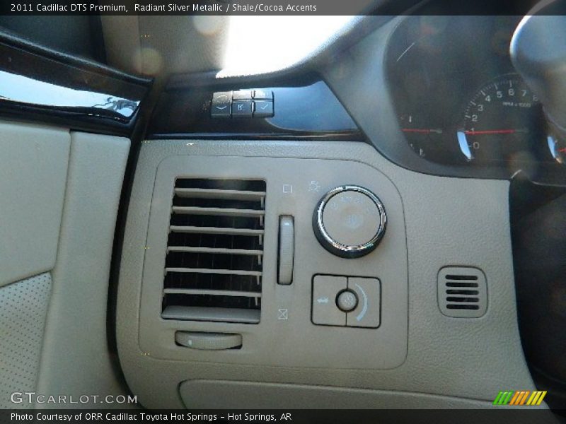 Radiant Silver Metallic / Shale/Cocoa Accents 2011 Cadillac DTS Premium