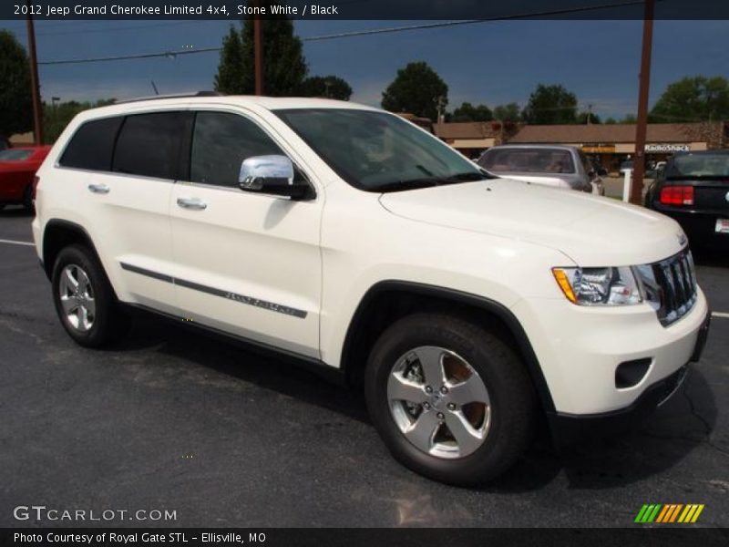 Front 3/4 View of 2012 Grand Cherokee Limited 4x4
