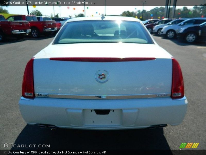 White Diamond Tri-coat / Shale/Cocoa 2010 Cadillac DTS