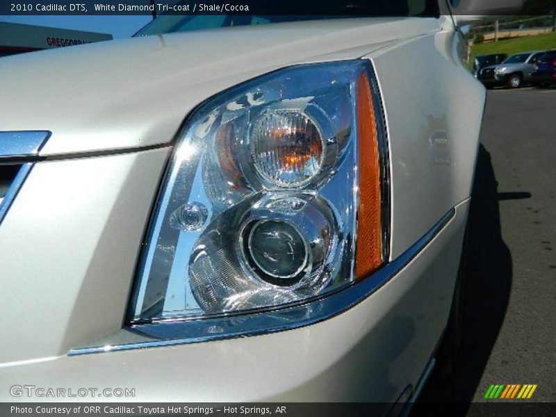 White Diamond Tri-coat / Shale/Cocoa 2010 Cadillac DTS