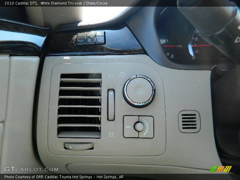 White Diamond Tri-coat / Shale/Cocoa 2010 Cadillac DTS