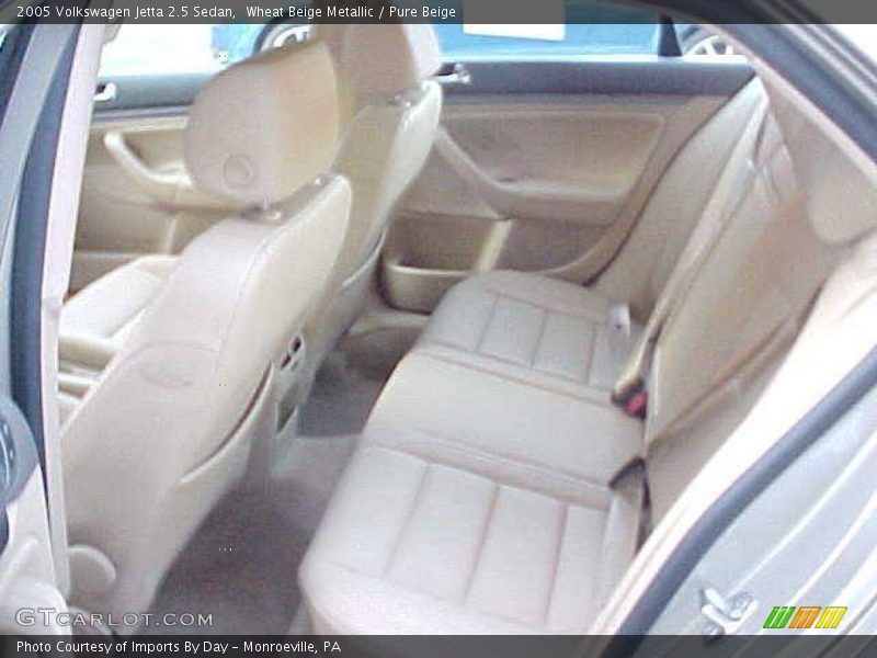 Wheat Beige Metallic / Pure Beige 2005 Volkswagen Jetta 2.5 Sedan