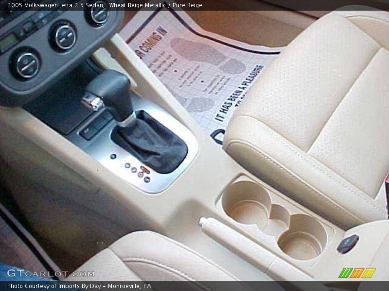 Wheat Beige Metallic / Pure Beige 2005 Volkswagen Jetta 2.5 Sedan