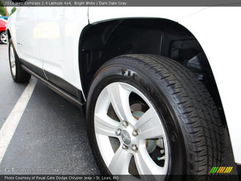 Bright White / Dark Slate Gray 2011 Jeep Compass 2.4 Latitude 4x4