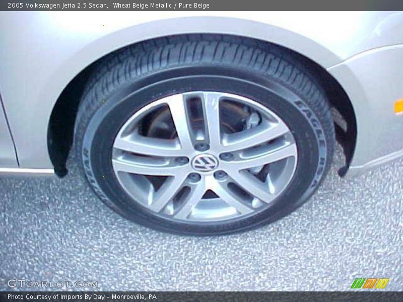 Wheat Beige Metallic / Pure Beige 2005 Volkswagen Jetta 2.5 Sedan