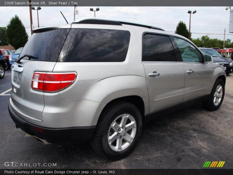 Silver Pearl / Tan 2008 Saturn Outlook XR