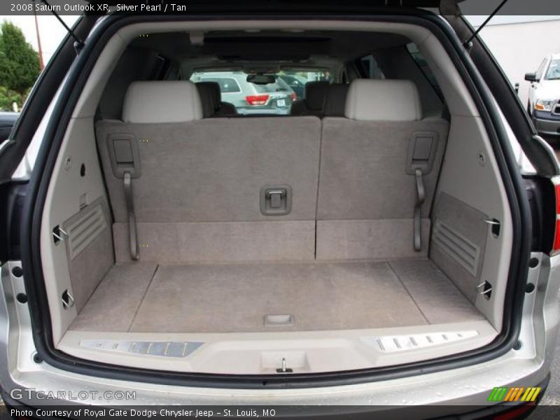 Silver Pearl / Tan 2008 Saturn Outlook XR